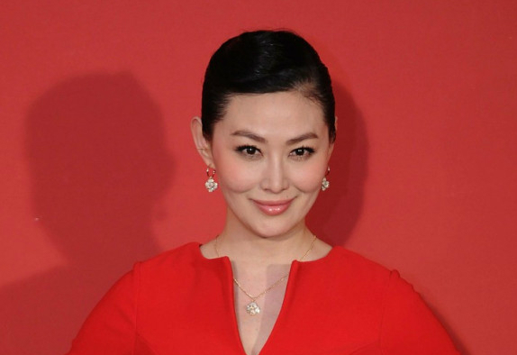 杨洋|26岁出演“潘金莲”一夜成名，如今发福认不出，48岁至今没儿女