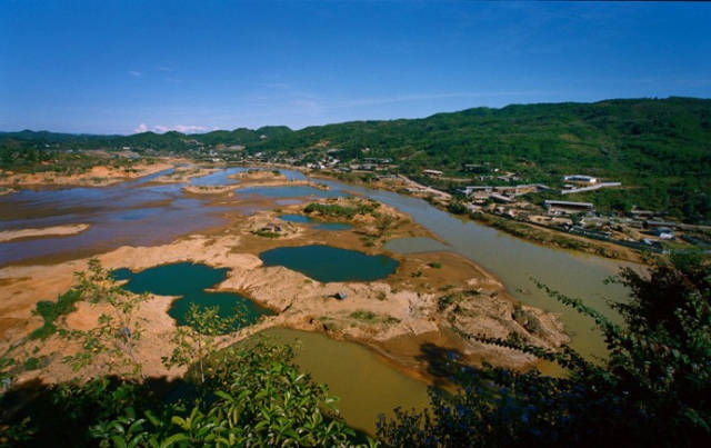 翡翠|世界上最值钱的一条河—雾露河,遍地流淌着翡翠