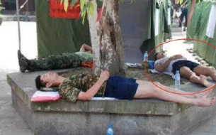 马伊琍|看了吴京在汶川地震时的一张照片，才明白他为什么被黑了5年