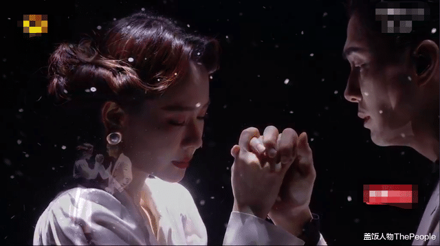 跨年|“南北”双台跨年:唐嫣美艳、王鸥抢镜,杨幂眼妆像“发光眼屎”