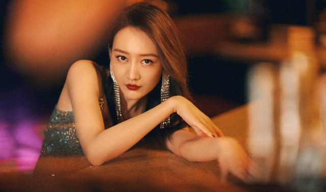 王鸥|王鸥16年前青涩照曝光！身材火辣气质佳，却被嘲太黑像凤姐