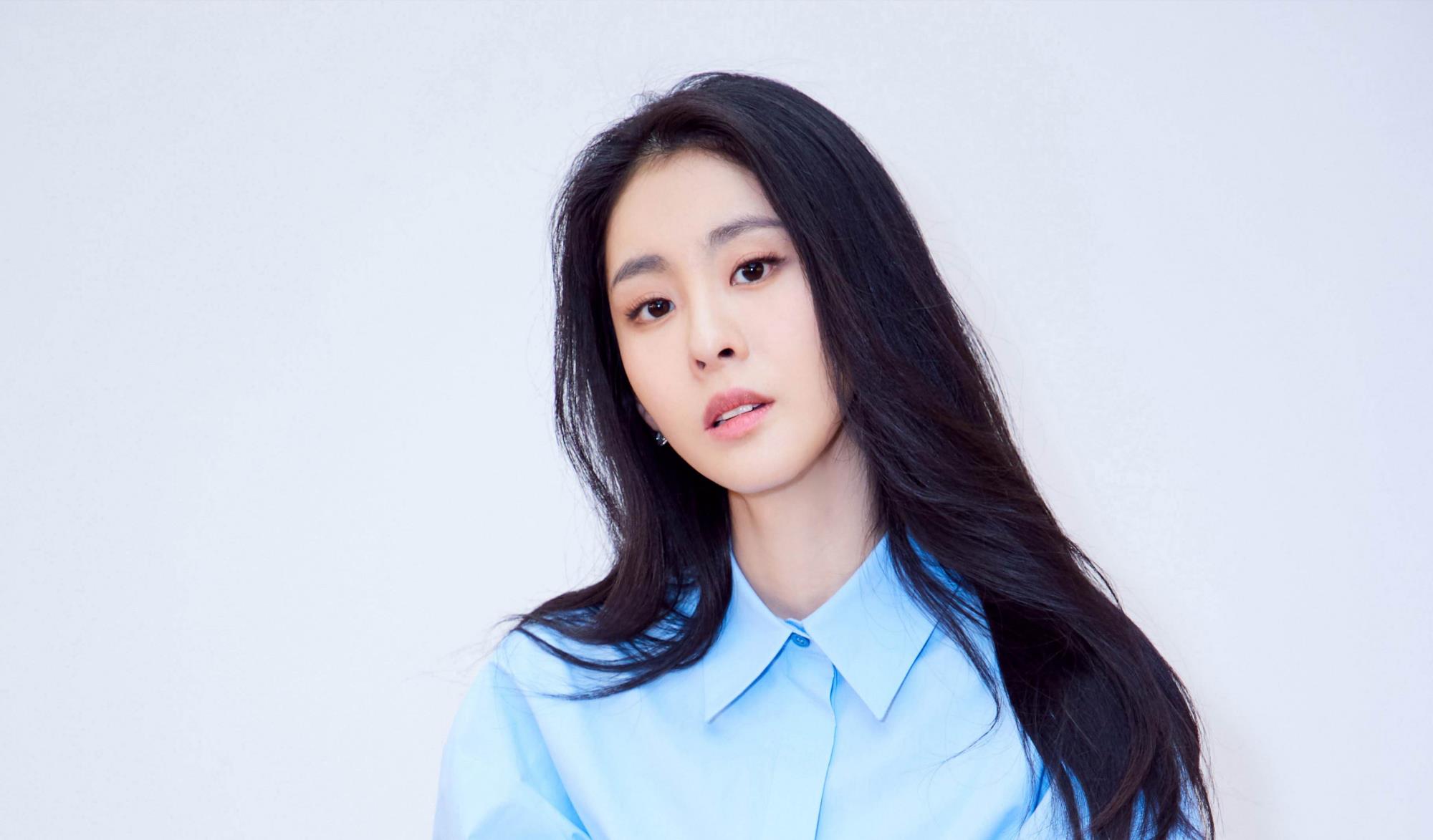 华晨宇|张碧晨华晨宇关系有进展？两人同桌吃饭，女方手上钻戒抢镜