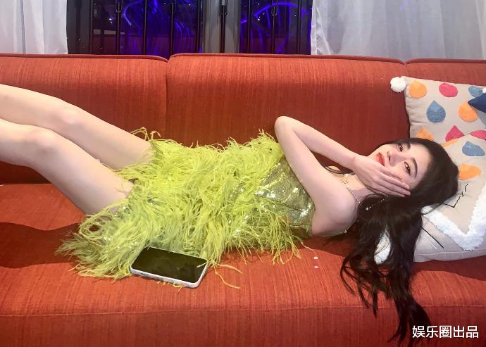 鞠婧祎|时隔35天，鞠婧祎终于更新了动态，晒出近照令粉丝感慨万千