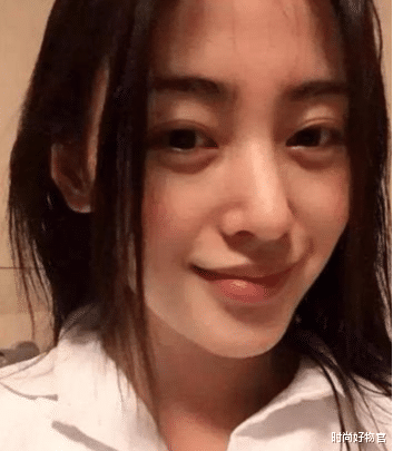 时尚好物官|张天爱年龄上热搜，“蛋清脸”太显年轻，网友：全靠美容仪撑着