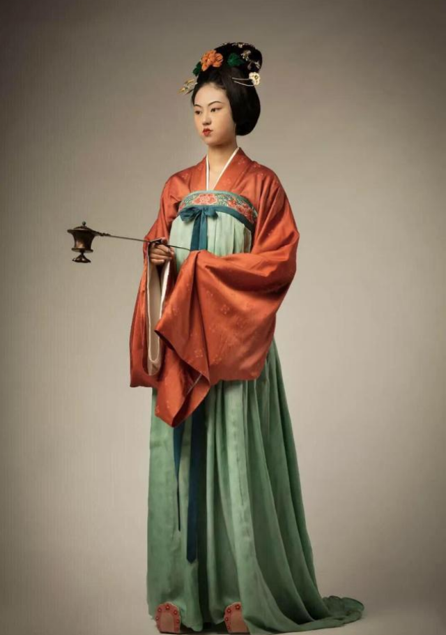 汉服资讯古装文化|这种汉服看似是女装，实则男生也能穿！你一定不陌生！