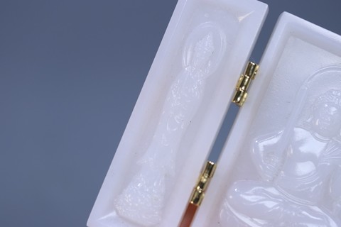 和田玉籽料|清 宫廷风，和田玉籽料不动明王心经摆件