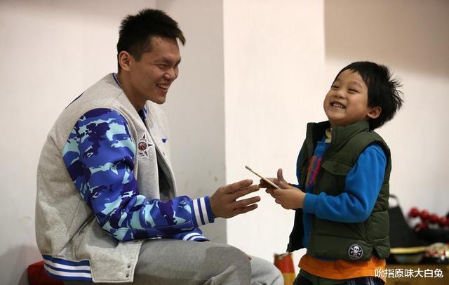 广东男篮|王仕鹏不做教练，和易建联合伙做生意，朱芳雨当经理，年薪有多少