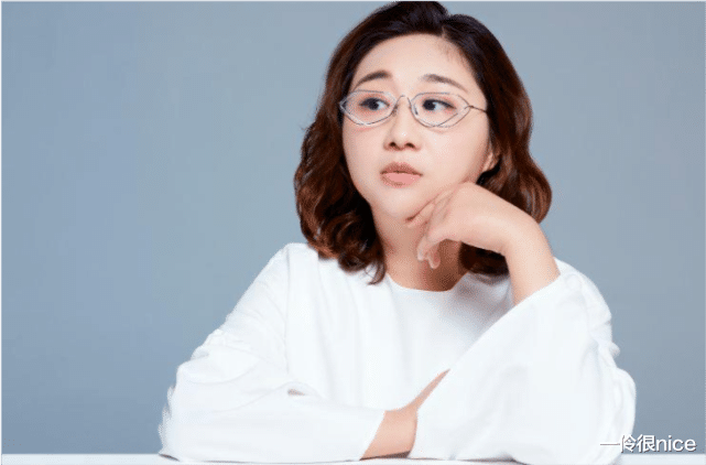 一伶很nice 从小吃过别人嚼过的口香糖，如今年收入过千万，人称\＂金句女王\＂