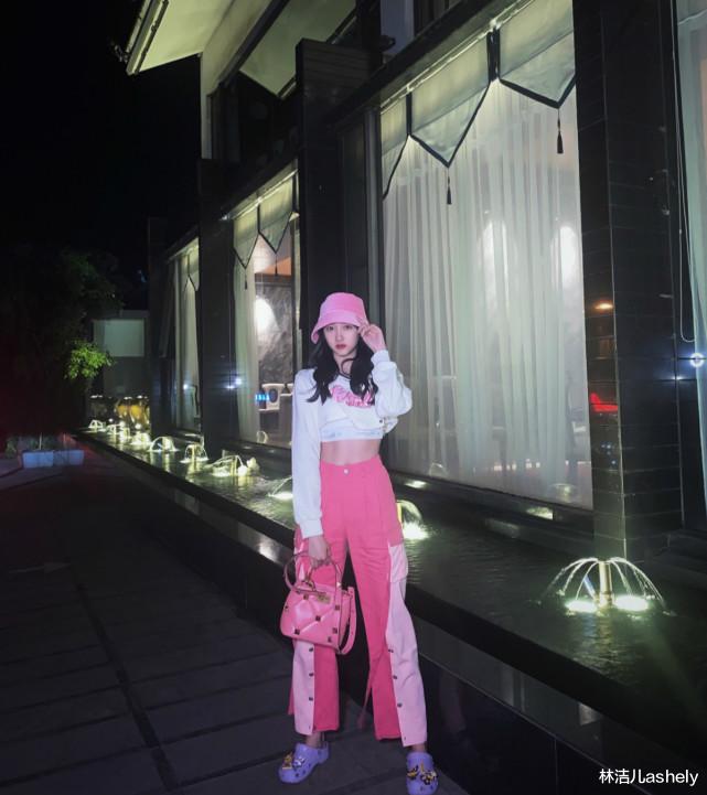 林洁儿ashely|扒完女明星的穿搭，工装风在2021初秋竟然最受宠，分分钟帅翻你
