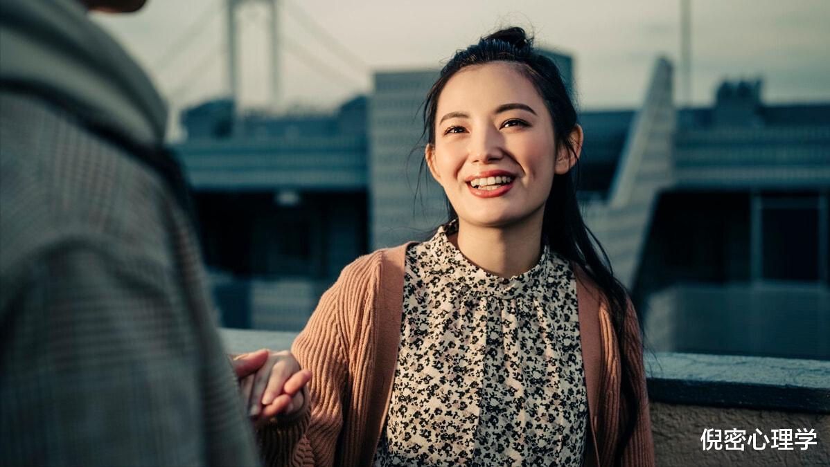 倪密心理学 61岁出轨男性泣诉:贪玩一次背叛了老婆,却换来整个余生的卑微