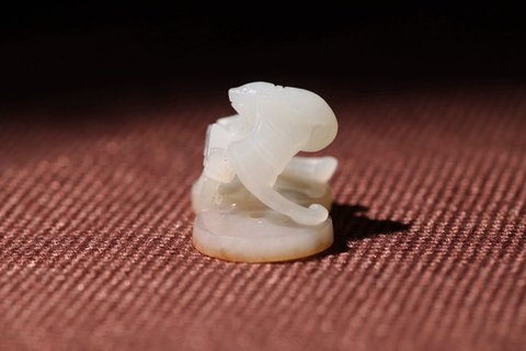 和田玉籽料|灵猴随身佩>