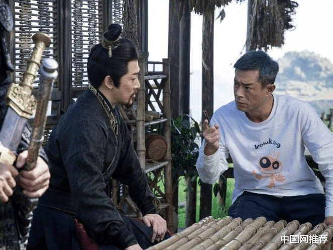 中国网推荐 古天乐一件短袖穿20年 称穿T恤穿越是自己创意