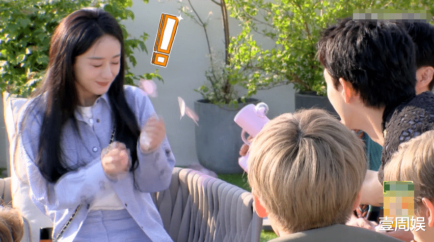 赵丽颖|赵丽颖离婚后首次现身综艺，整个人沉默寡言，何炅都替她着急！