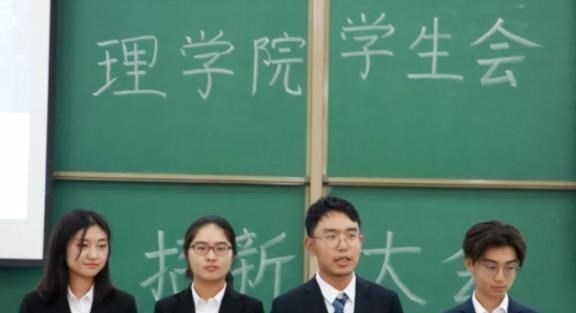 萌孩控分子|部分大学生越来越“佛系”，不进学生会不参加社团，他们是咋想的