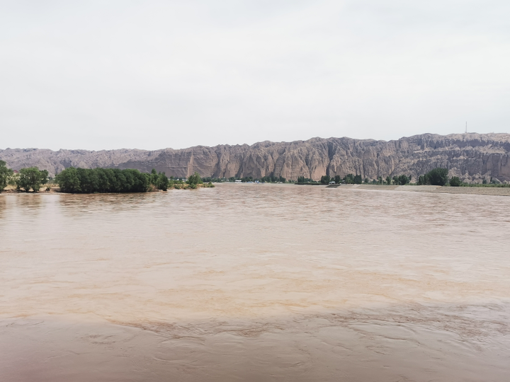 半岛晨报 遇难者女儿痛哭:通过视频认出父亲!前六名选手仅一人幸存