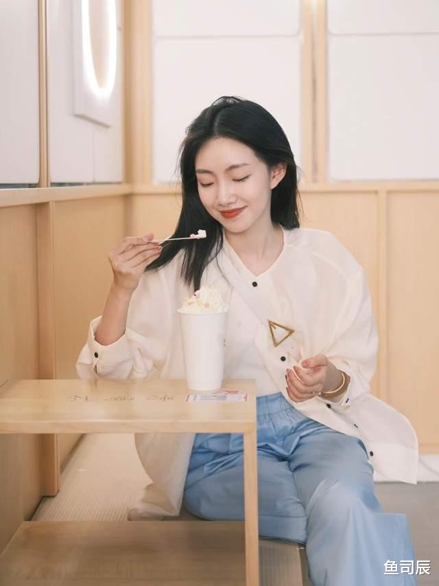 鱼司辰|20岁到30岁的女生夏季末尾这样穿，衬衫配阔腿裤简约洋气，超好看