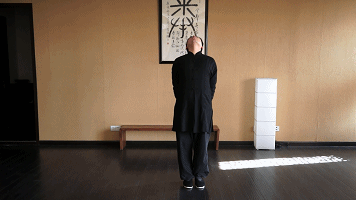 经络|伸筋一寸，寿涨十年！每晚花上十分钟，三招通经拔病根！(中医专家示范）