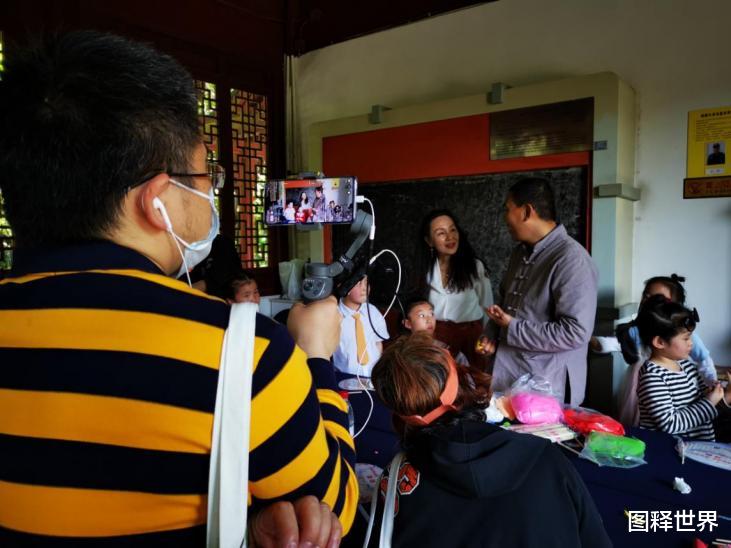 图释世界 飞花令 连环解锁 传统面塑 趣味投壶 杭州上城邀请劳动者快乐游园