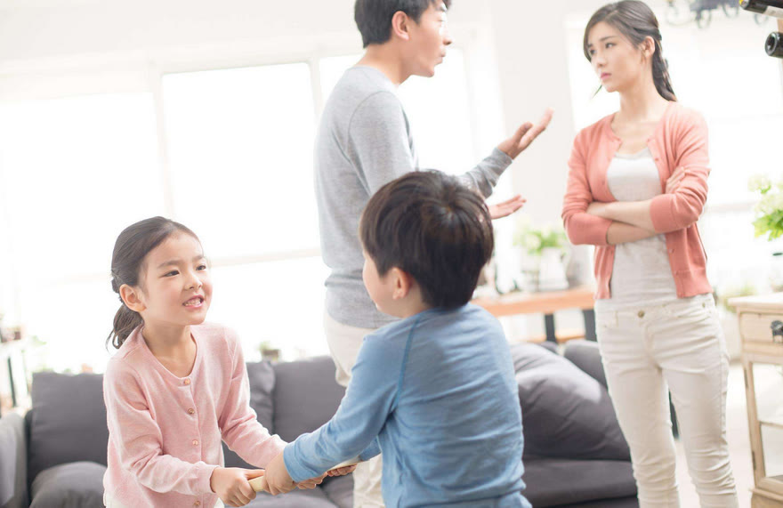 歪妈亲子故事|“网瘾少年”给主播打赏近万元,给父母打分:父亲满分,母亲0分