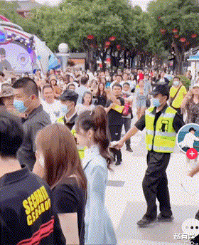 葛优|又一明星被嘲！人不红，出行阵仗倒挺大，过度的保护有必要吗？