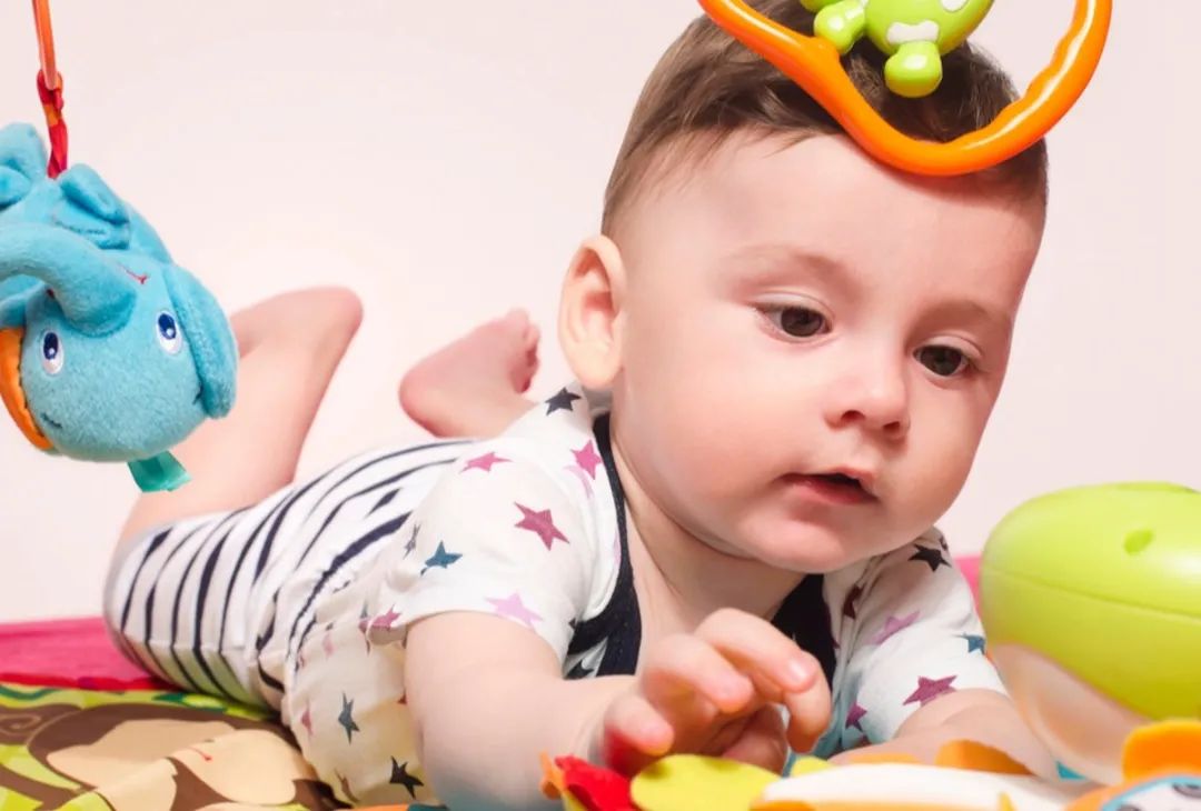 饭饭妈妈育儿|5个月的宝宝具备哪些能力、都会些啥?看看你家宝宝都学会了吗?