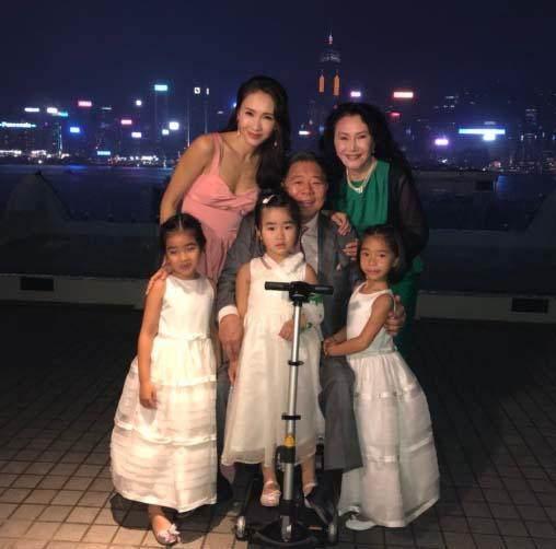 黎姿|黎姿带3个女儿做善事,为独居长者送中秋礼物,人美心善超暖心