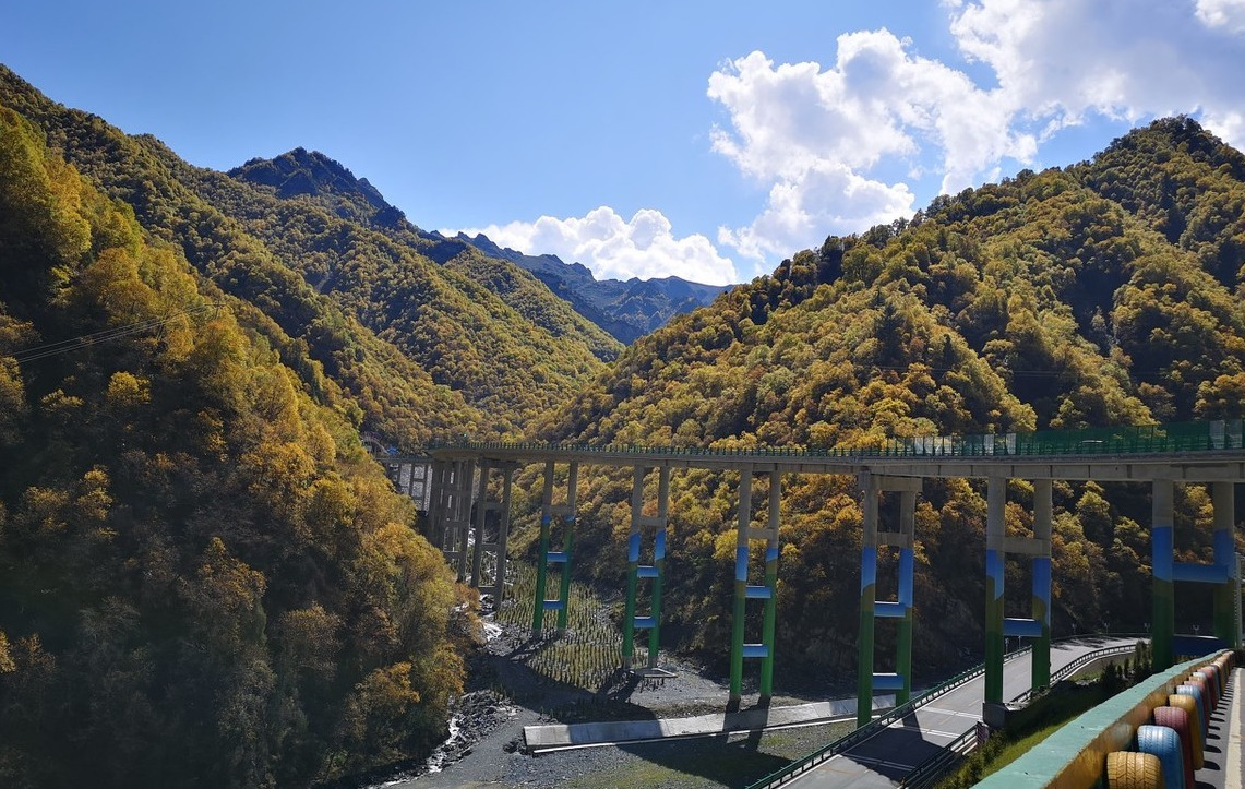 彩虹|青海新晋网红居然是一条公路，人气不输茶卡盐湖，被誉为最美公路