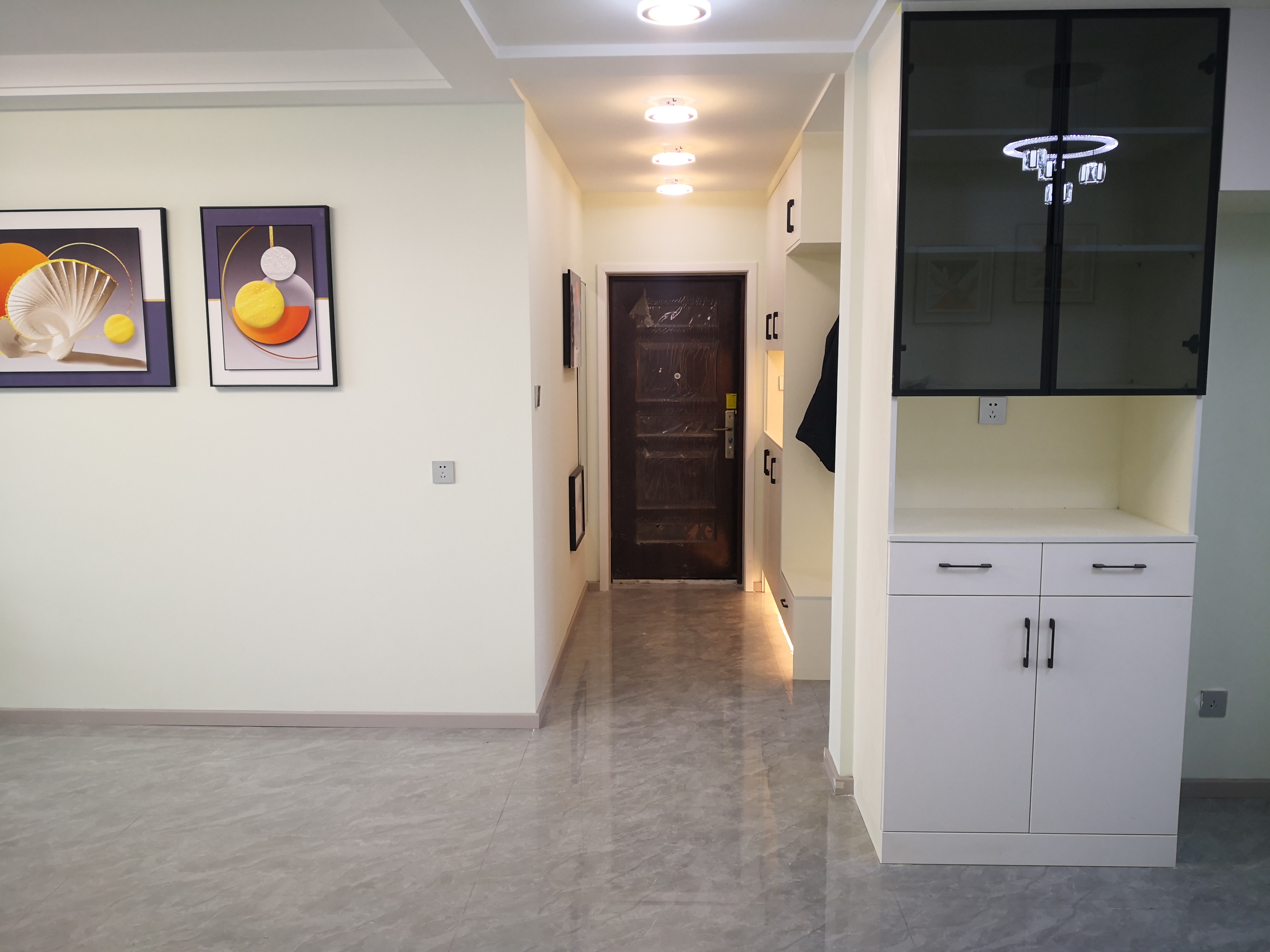 装修新房要美观漂亮，而施工则是能够实施，然后才是美观漂亮