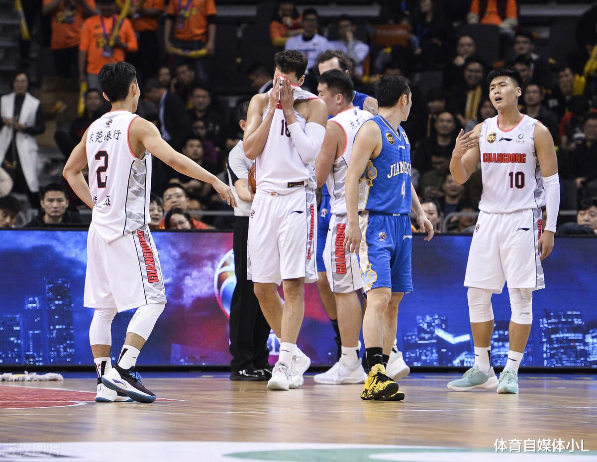 广东男篮|名嘴再谈考辛斯加盟广东队,cba发展应靠自身努力