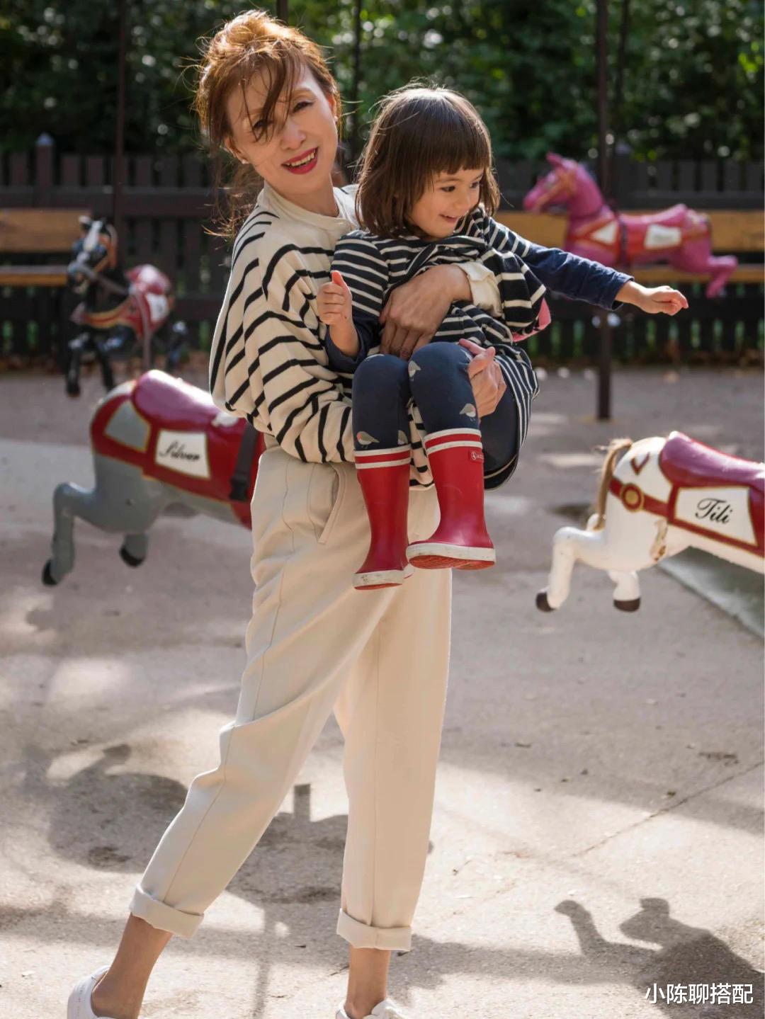 小陈聊搭配|这才是60岁该有的早秋穿搭！“衬衫+九分裤”，露出脚踝更时髦