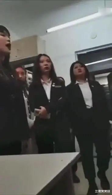 大学|嚣张学姐身后是现实的底层逻辑：管事用恶人，他们给点权力就泛滥