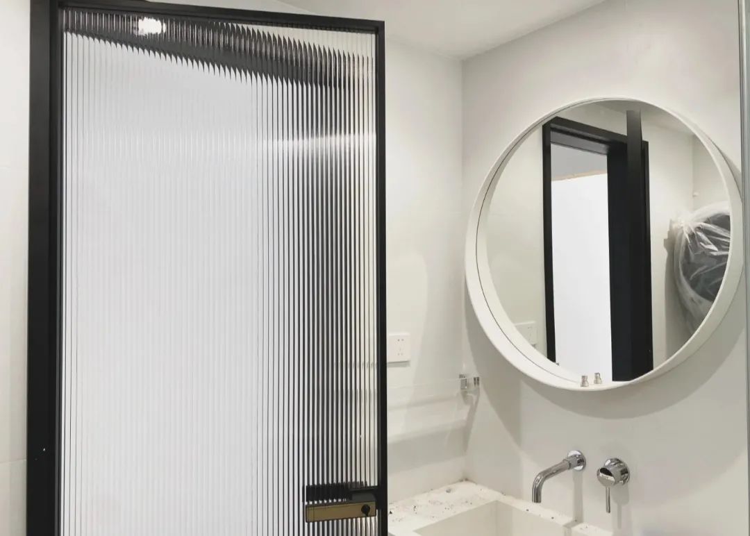 装修主材选购干货：洗手间门选购全攻略，装修前提前了解！