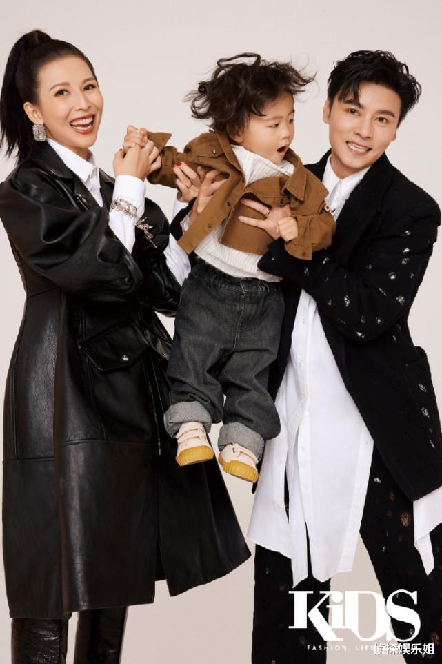 张晋|张晋蔡少芬携儿女拍写真，儿子像爸俩女儿像妈，一家五口幸福有爱
