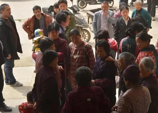 情趣奇闻|弟弟长期被欺压，最终情绪爆发，杀害兄长