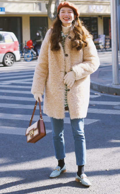 何有强 天冷了怎么穿？来件“毛绒绒”的外套刚刚好，兼顾保暖和时髦