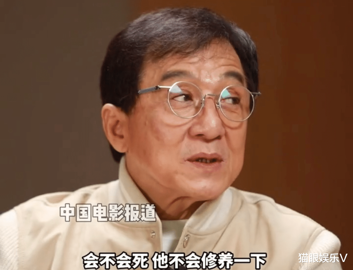 成龙|成龙回忆拍戏经历，曾早上吐血发现背部血管爆掉，下午依旧开工