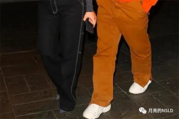 难舍离断|侃爷说yeezy洞洞鞋将改变认知和审美 祖国80年代的凉鞋不就这样？细节实拍揭秘告诉你制作真不难