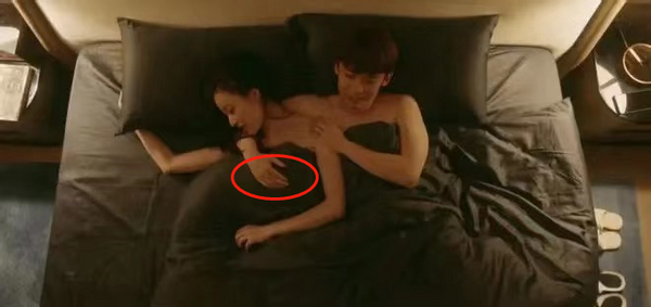 古力娜扎|许魏洲与娜扎拍亲密戏，手放女方胸前引争议，剧组：已做防护措施