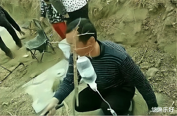 |透过钓鱼人上瘾的表象，看到鱼钓人无奈的本质