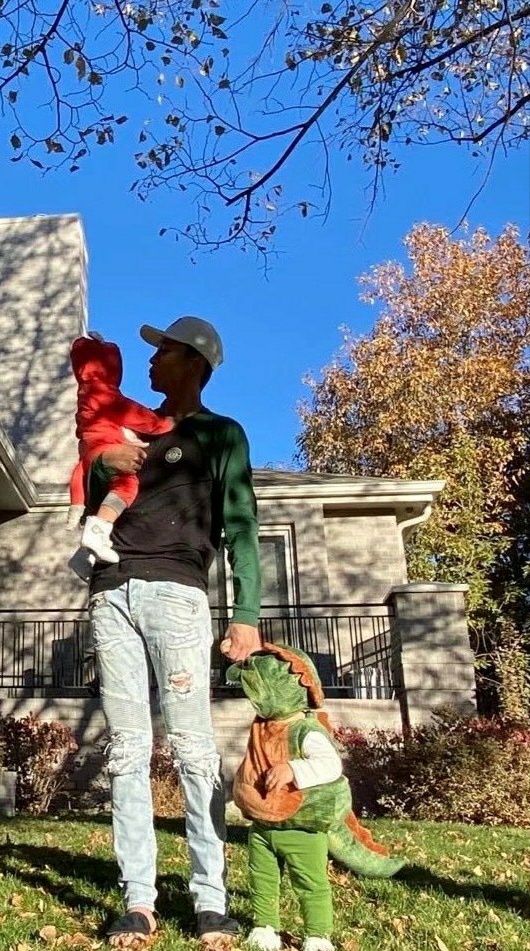 张恒|张恒在晒庆祝父亲节的文案下面，直接直言：你应该问问郑爽，她出轨了几次