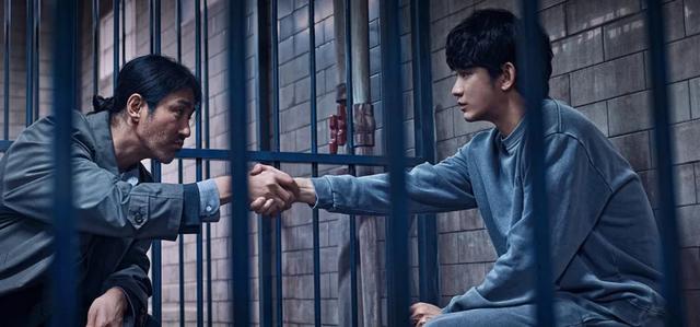 |刚开播之时一度飙上9.3分,金秀贤终于奉上一部生猛力作