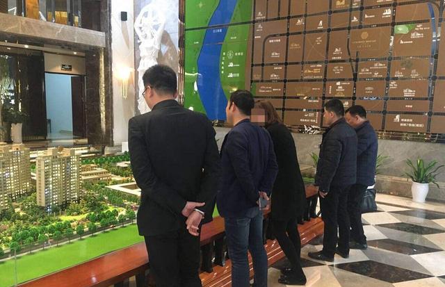 购房置业|有价值100万的房没存款，有50万存款但没房，该选谁生活才会好？