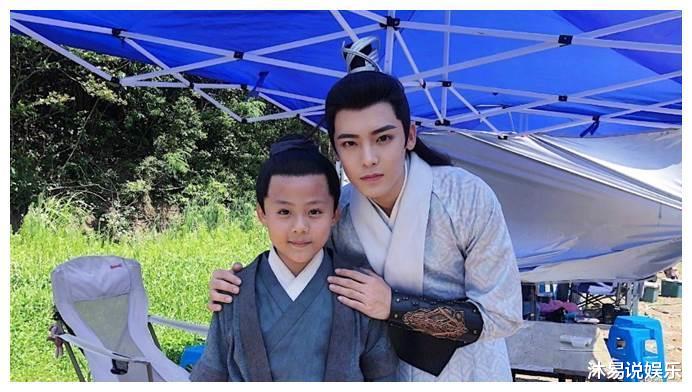 关晓彤|关晓彤侯明昊《我就是这般女子》，在大瓜纷纷爆出的形势下，这部剧变得尴尬起来