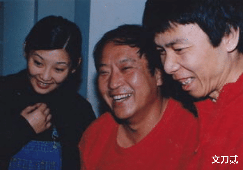 林依晨|当红时离开冯巩去当官，58岁家庭破裂，71岁的牛群如今怎样了