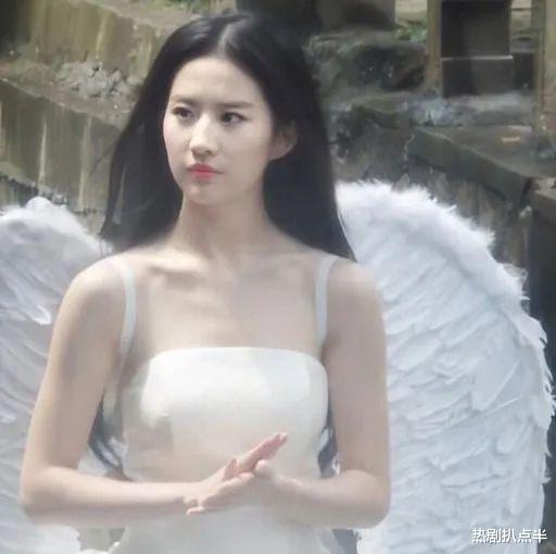 宋祖儿|女星对直角肩好执着！鞠婧祎用力到发抖，赵露思秒变直角肩