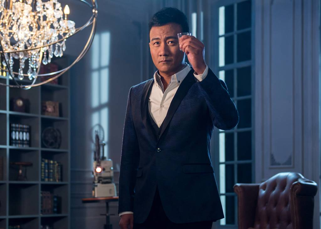 李亚鹏|李亚鹏“雪山小镇”血亏，圈中仅7位明星买单，赵薇胡军首当其列