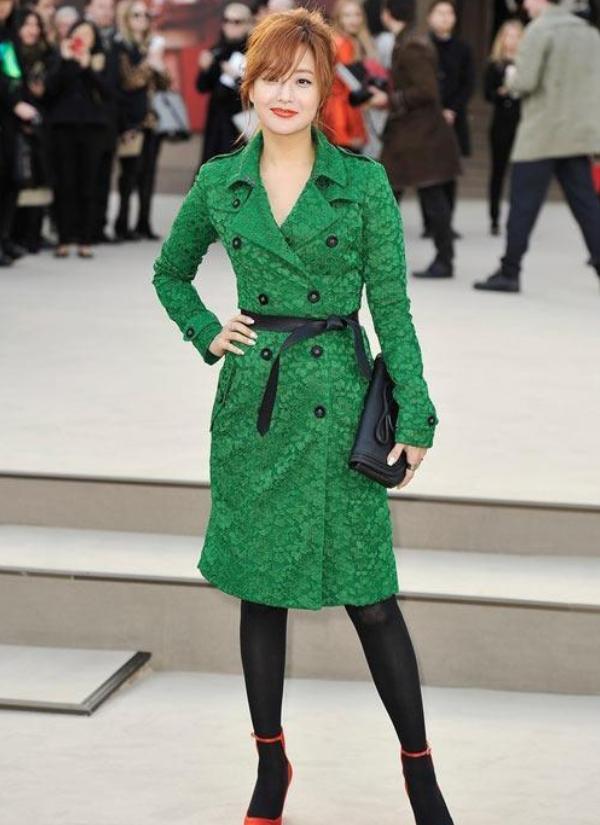 金喜善|当43岁金喜善遇上44岁赵薇，网友：看到了玻尿酸脸和天然脸的区别