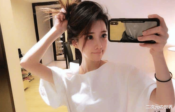 王奕萌|网红拍戏都见光死？校花被赵露思吊打，23岁王奕萌胖成大妈