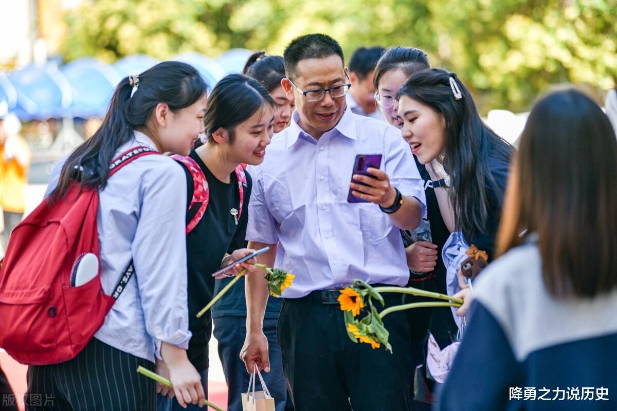 深圳市|我，深圳的高中老师，透露老师的在职工资有多少？退休工资多少