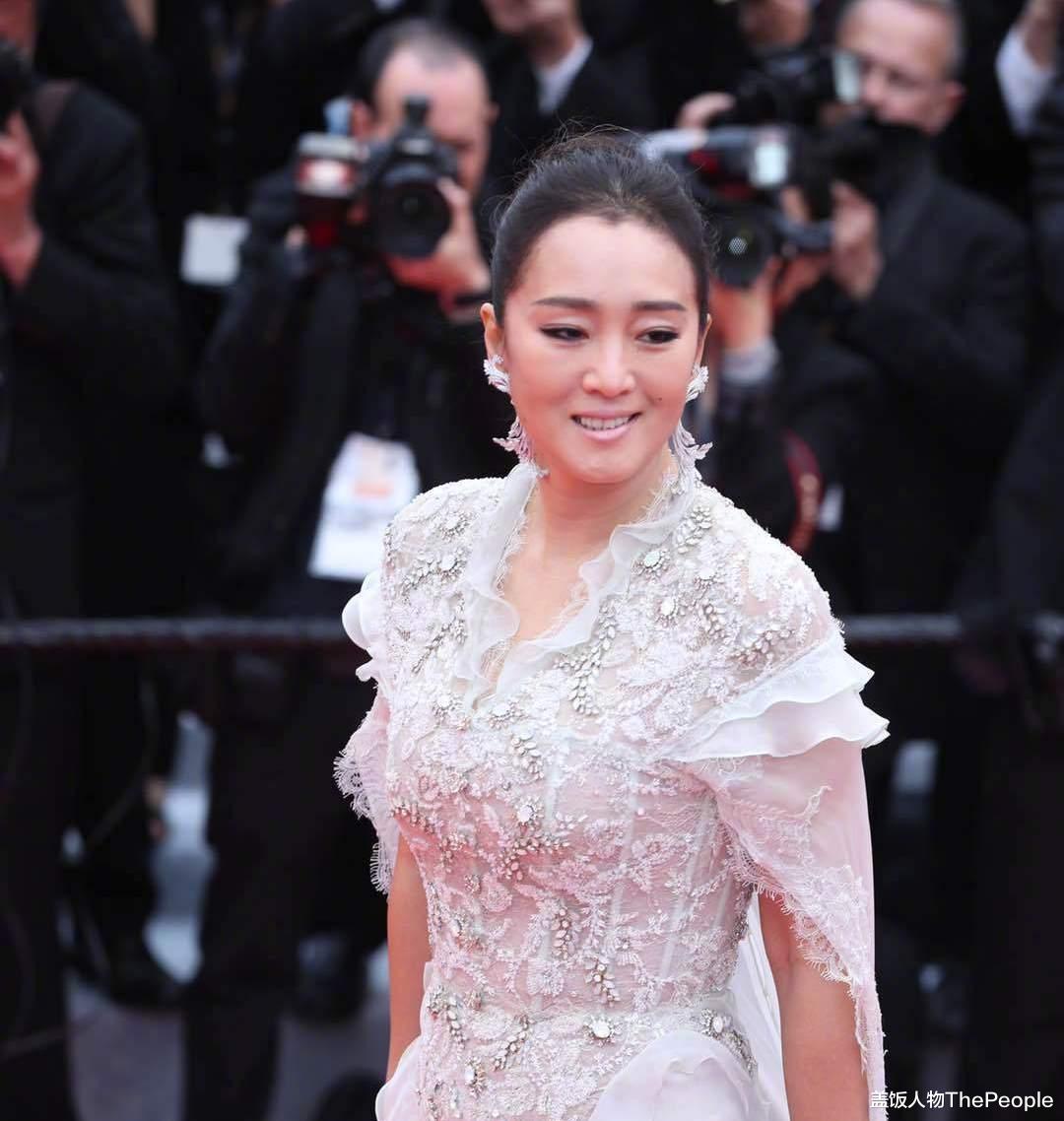 滤镜|10位戛纳红毯上的国内女星：有人手握作品艳压，有人蹭拍走光出丑